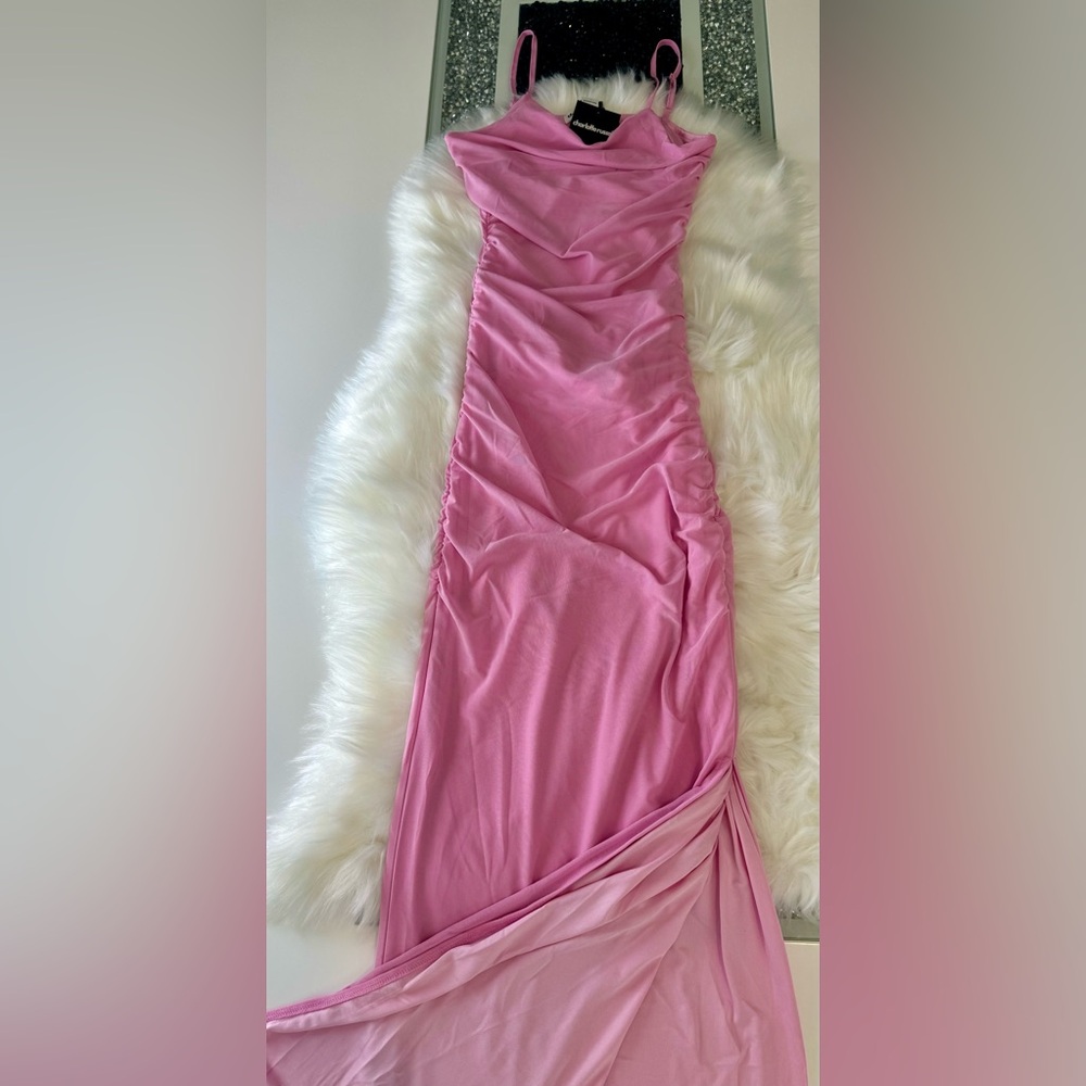 Maxi dress transparent fabric with lining, corrugated sides and opening